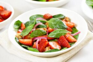 Receta fácil de ensalada de espinacas con fresas