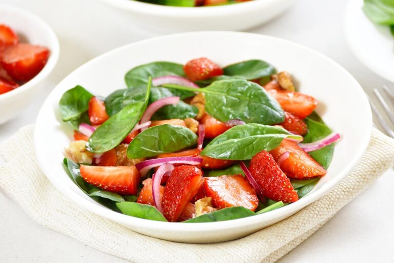 Receta fácil de ensalada de espinacas con fresas