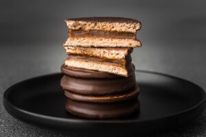 Receta tradicional de alfajores de chocolate