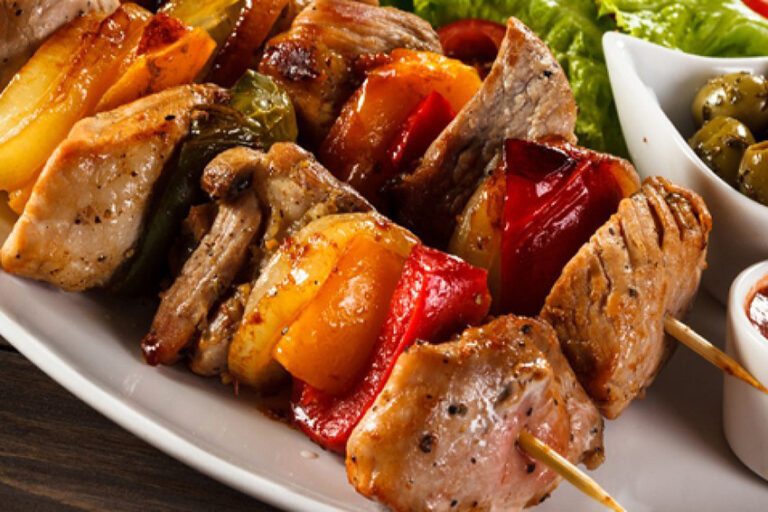 Brochetas de ternera con piña