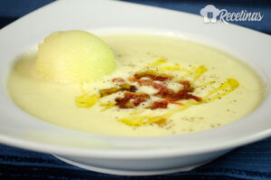 Crema de melón con crujiente de jamón