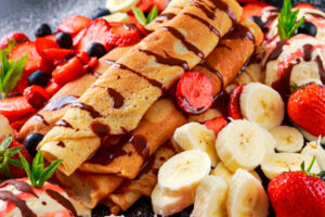 Crepes de helado y frutas