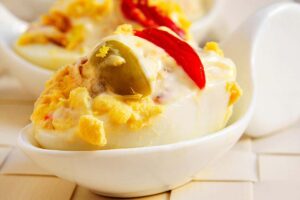Receta de huevos rellenos de atún
