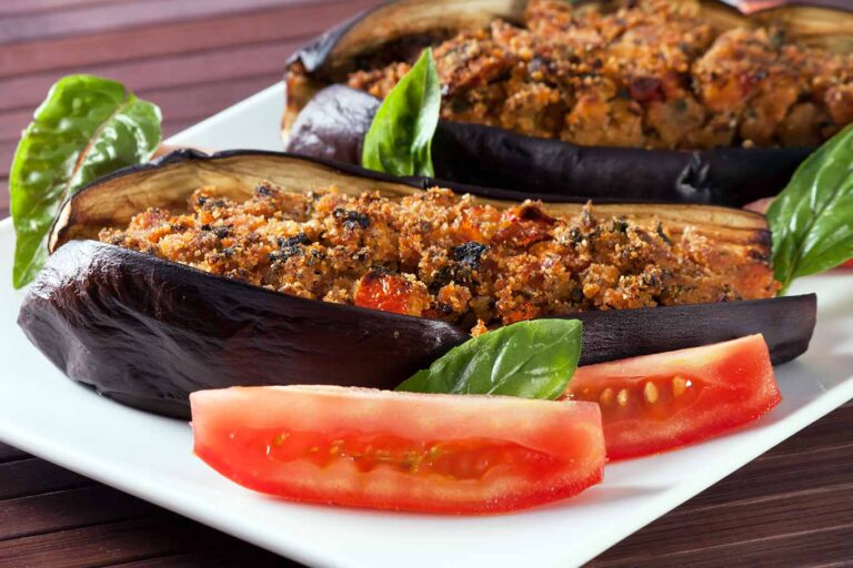 Receta fácil de berenjenas rellenas al horno