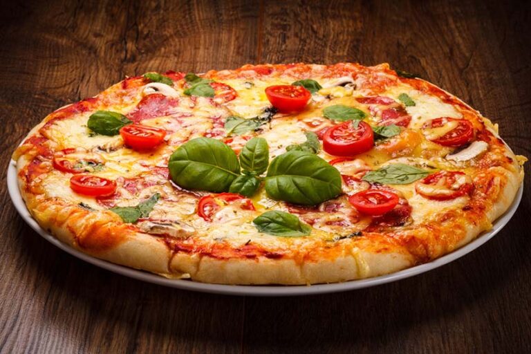 Receta de pizza de albahaca con tomatitos cherry