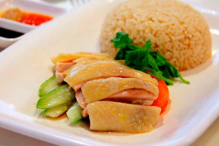 Pollo al vapor con guarnición