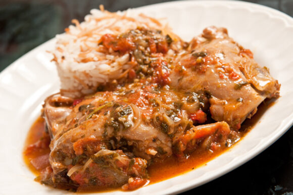 Pollo guisado con tomate