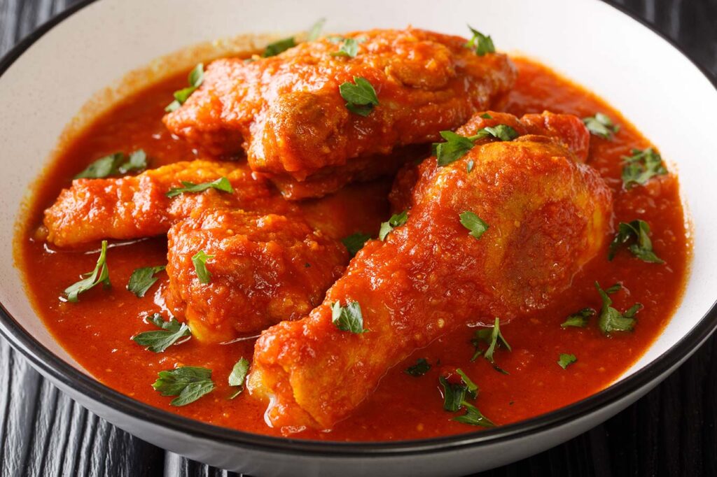Pollo con tomate