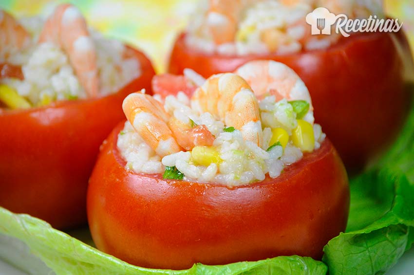 Receta de tomates rellenos de ensalada de arroz con camarones