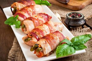 Rollo de pechuga con tocino