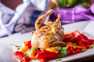 Codorniz con pimientos