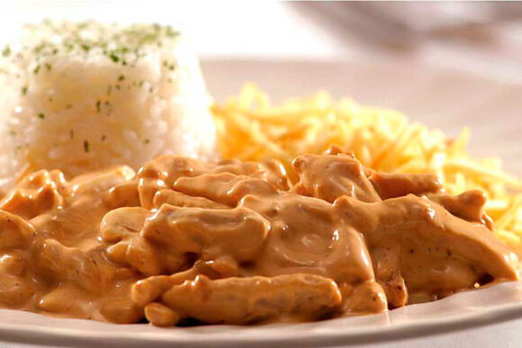 Pollo strogonoff