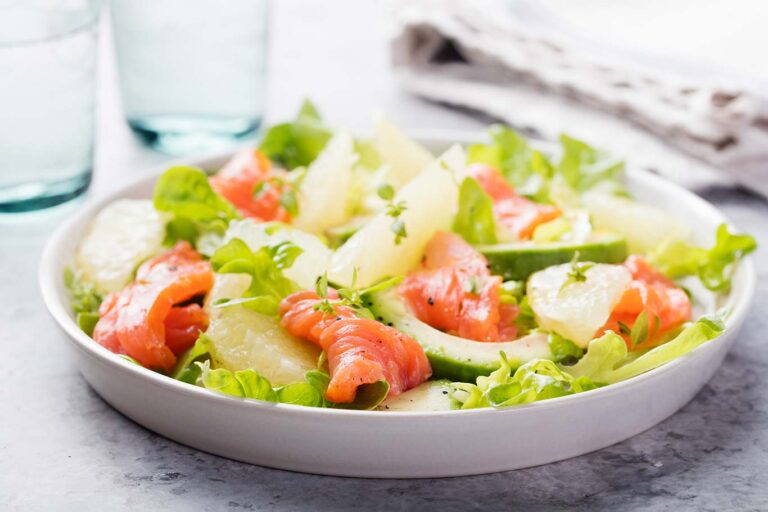 Ensalada de salmón y piña