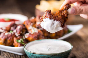 Pollo frito con salsa de ajo