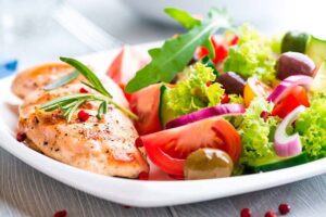 Receta de pechuga de pollo a la plancha con ensalada