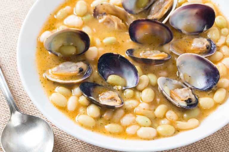Receta de pochas con almejas