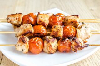 Receta fácil de brochetas de pollo