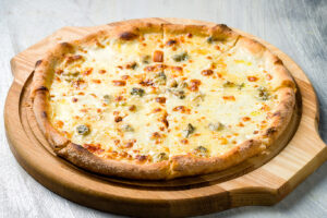 Receta de pizza cuatro quesos