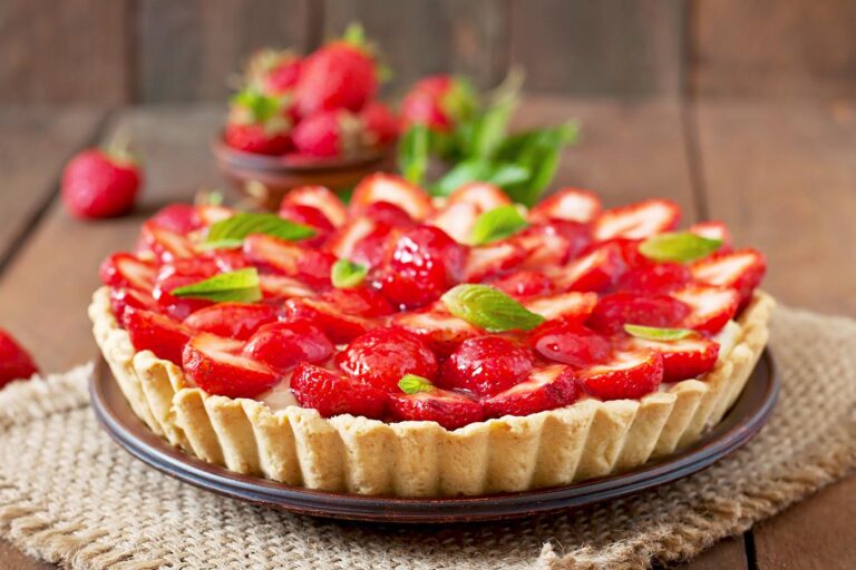 Tarta de yogur y fresas