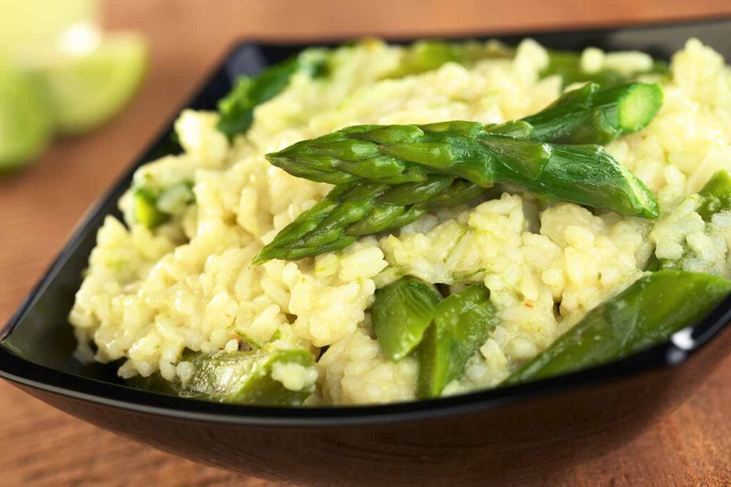 Risotto al limón con espárragos trigueros