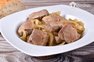 Receta de atún encebollado