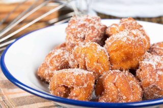 Receta tradicional de buñuelos de manzana