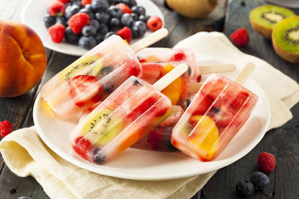 Polos de frutas naturales.