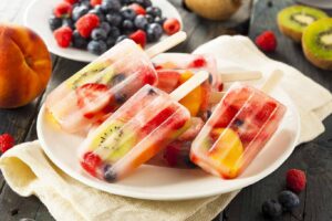 Polos de frutas naturales.