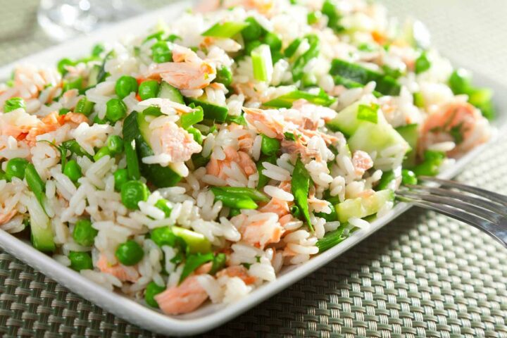 Receta fácil de ensalada de arroz con salmón