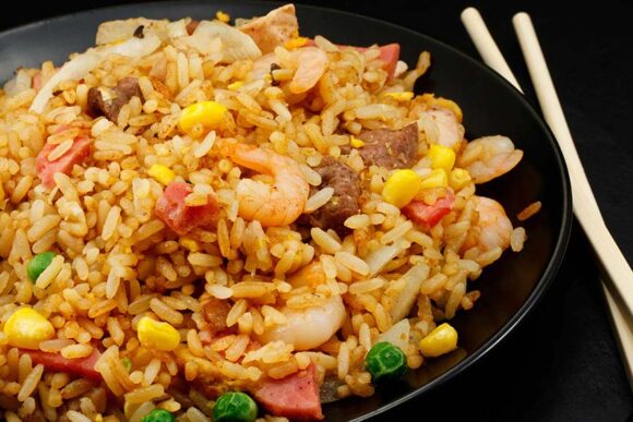 Arroz salteado al estilo oriental