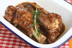 Cordero al horno con vino blanco y miel