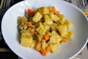 Receta de patatas estofadas con zanahoria y cebolla