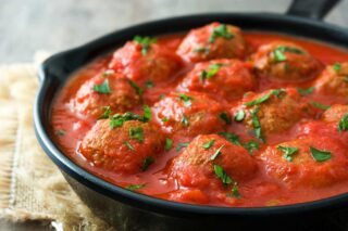 Receta fácil de albóndigas con tomate