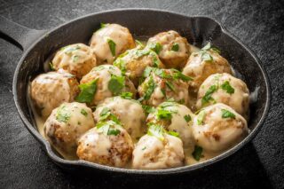 Receta de albóndigas de pollo con salsa de cebolla