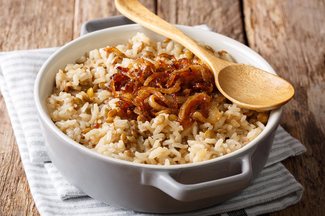 Receta de arroz con lentejas y cebolla caramelizada