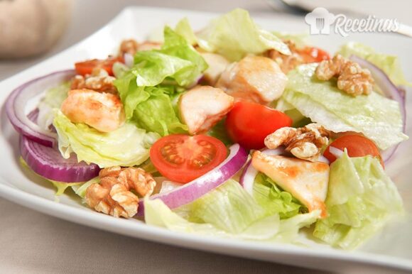 Ensalada de pollo y nueces