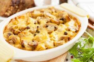 Patatas al horno con crema y champiñones