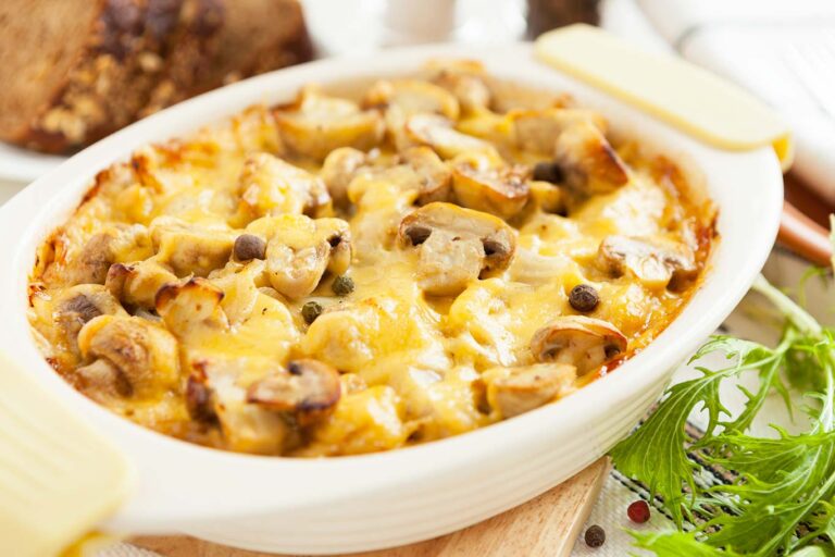 Patatas al horno con crema y champiñones
