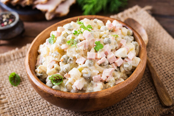 Ensaladilla con jamón cocido