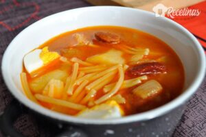 Receta de sopa de cocido con fideos