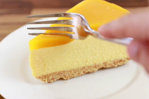 Pastel de queso con mango