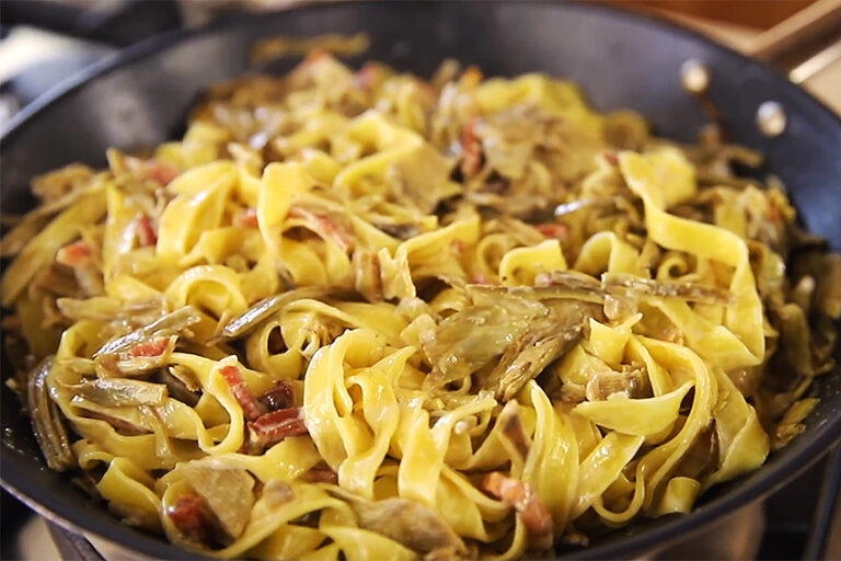 Receta de fettuccine con alcachofas y jamón