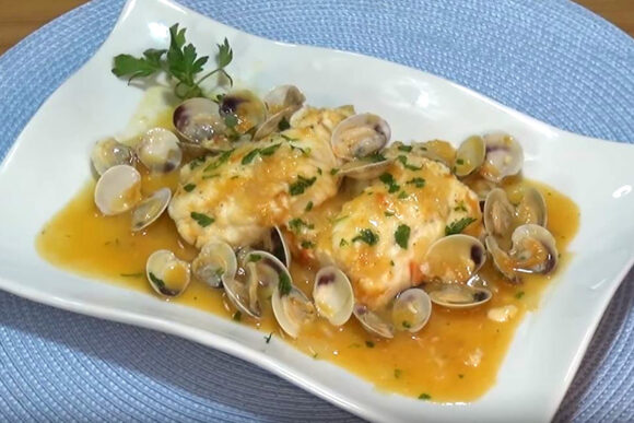 Merluza con almejas a la marinera