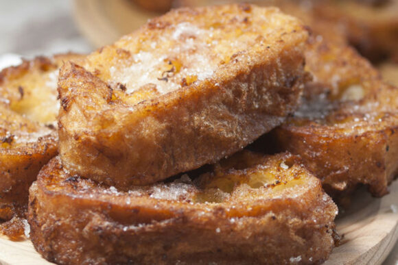 Torrijas de azúcar y canela