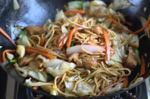 Receta de fideos chinos con pollo y verduras