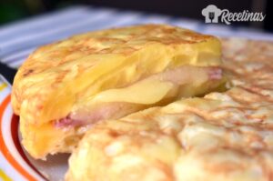 Receta de tortilla rellena de jamón y queso