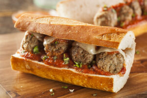 Receta de bocadillo de albóndigas con salsa BBQ