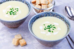 Receta fácil de sopa de puerro y papa