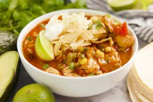 Receta de sopa de pollo con tortilla de maíz