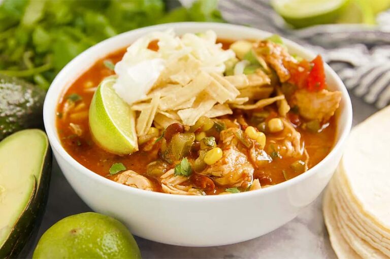 Receta de sopa de pollo con tortilla de maíz